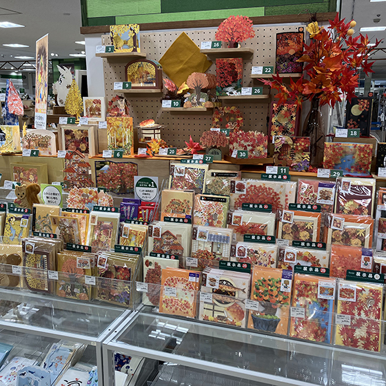 【札幌店】色づく秋の情景を季節のご挨拶状とともに